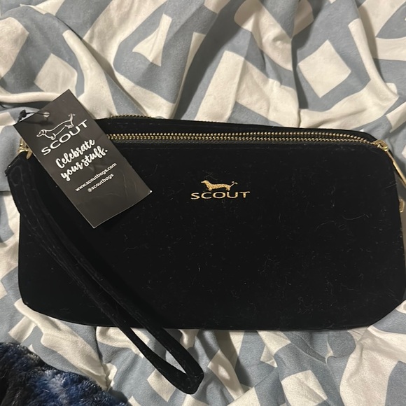 Scout Handbags - Scout Kelly Wristlet: Black